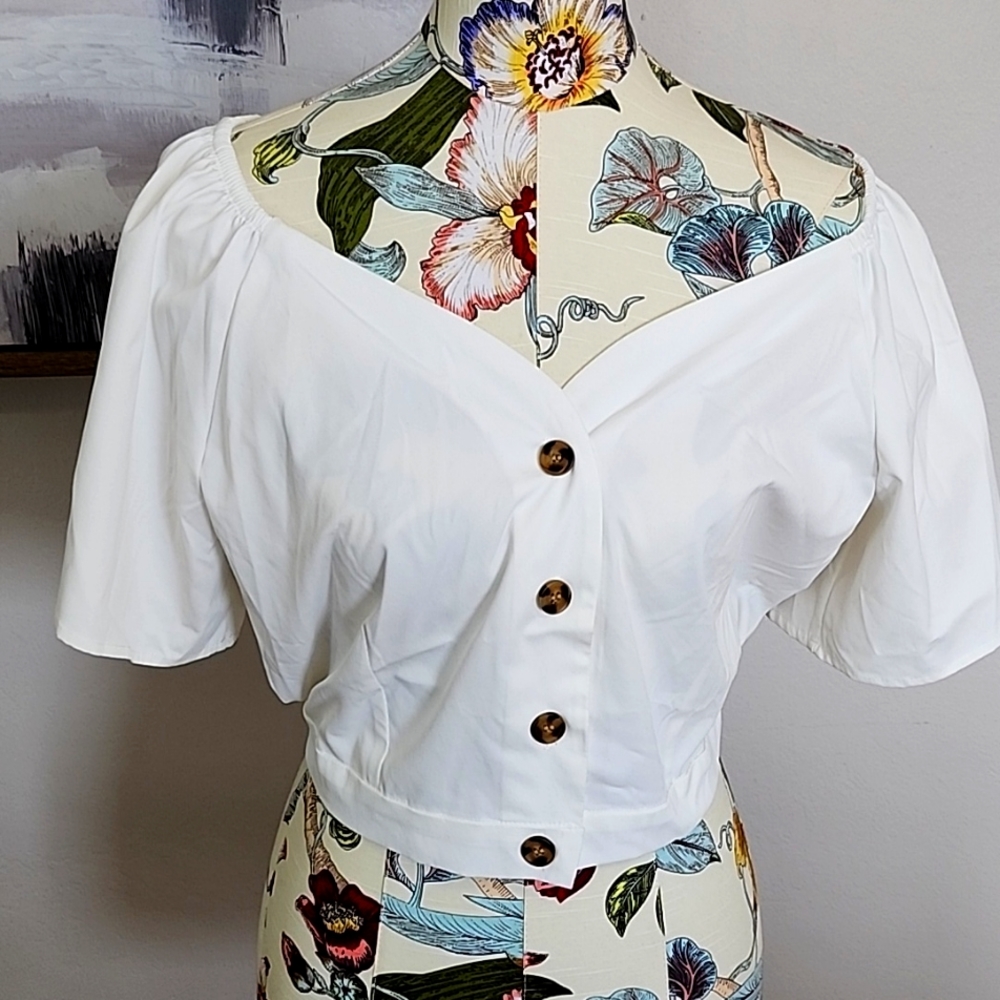 White buttoned blouse, size 6